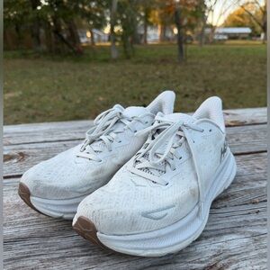 Hoka One One Women's White Clifton 9 Size 8B Running Shoes